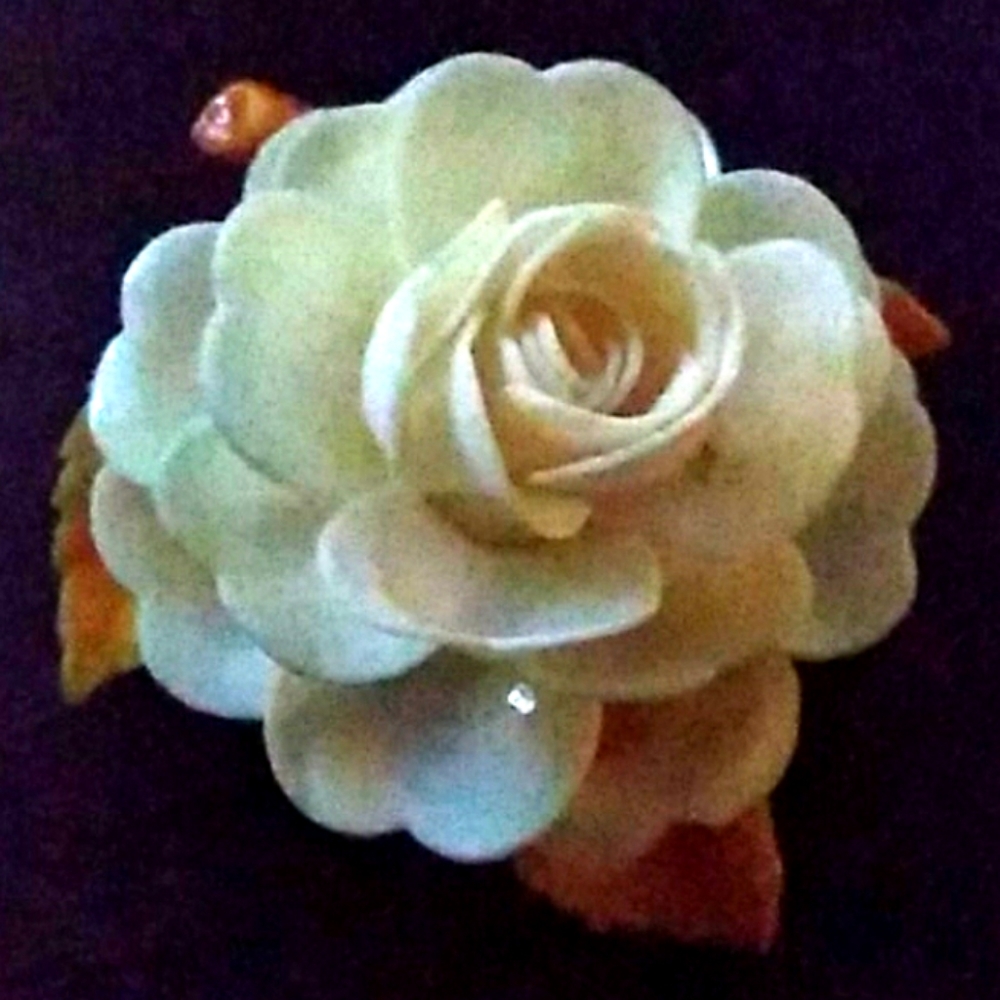 VINTAGE Delicate 3-D White Rose Flower Brooch Pin